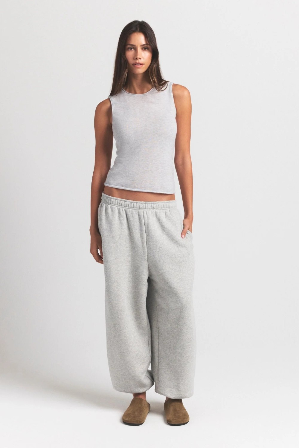 תמונת כל הלוק של SLEEVELESS TOP